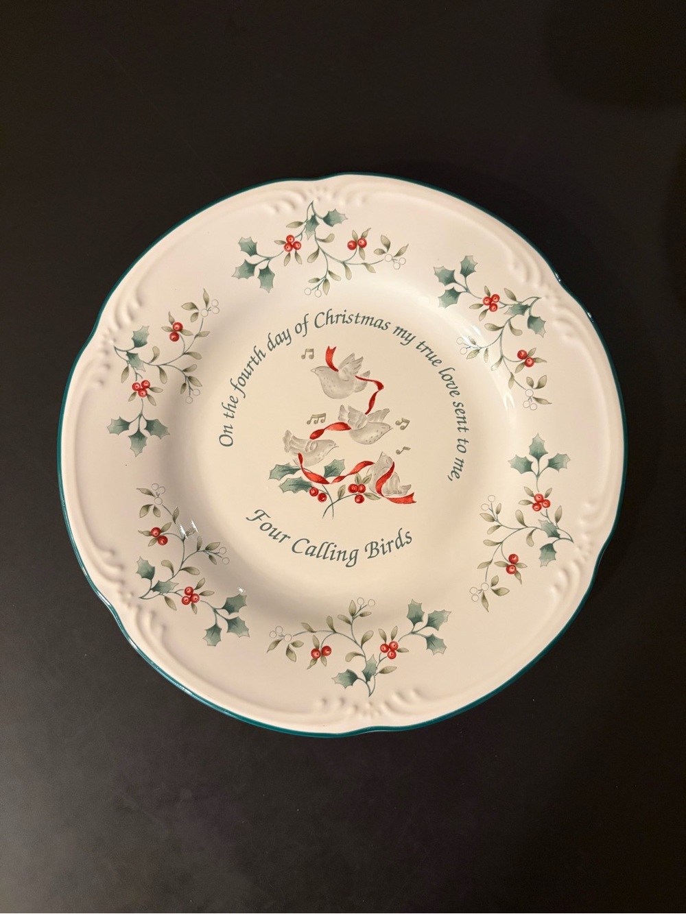 Pfaltzgraff Winterberry 12 Days of Christmas Four Calling Birds 8 in Salad Plate